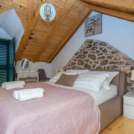 Holiday Stipanovi Dvori בית נופש Zagvozd