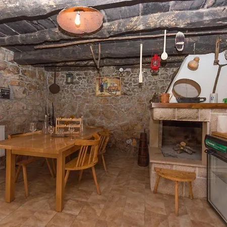 Holiday Stipanovi Dvori בית נופש Zagvozd