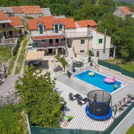 Holiday Stipanovi Dvori Zagvozd